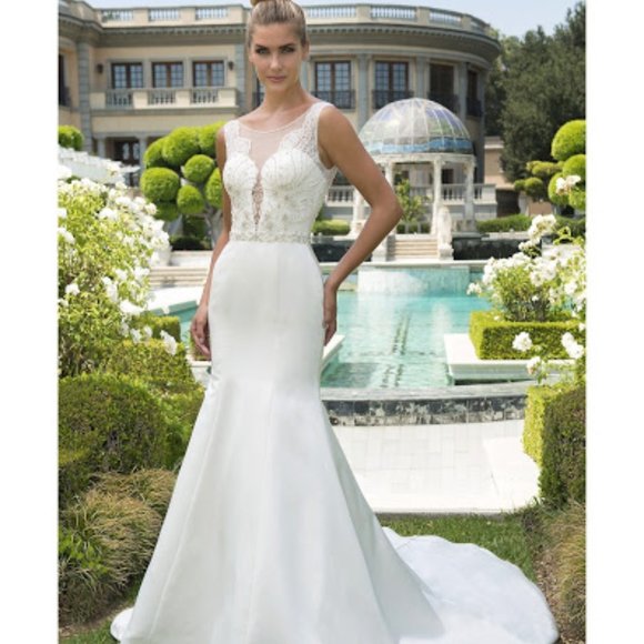Sample Plunging Wedding Dress, Ivory Sz 4, Reg $2499, Sexy Fit & Flare & Light - Picture 3 of 8